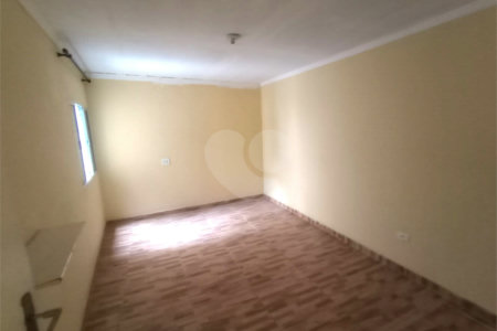 Sobrado à venda com 3 quartos em Sítio Pinheirinho, São Paulo, SP