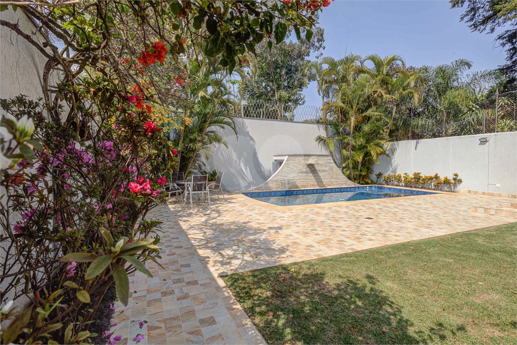 Casa à venda com 5 quartos, sendo 3 suítes, em Chácara Monte Alegre, São Paulo, SP