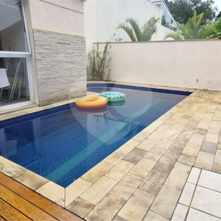 Casa à venda com 4 quartos, sendo 2 suítes, no condomínio Casas de Windsor, São Paulo - SP