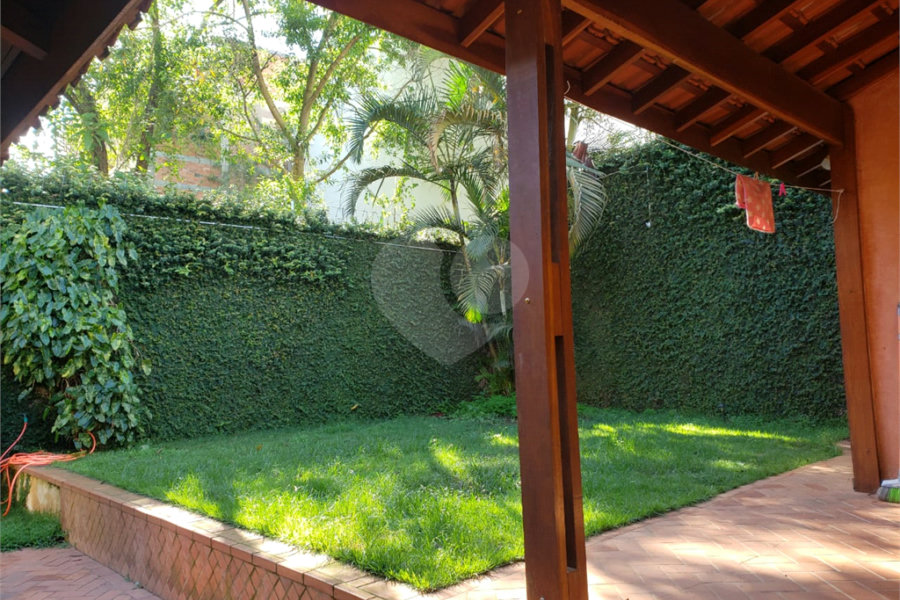 Sobrado à venda com 4 quartos, sendo 1 suíte,  em Jardim Leonor Mendes de Barros, São Paulo, SP