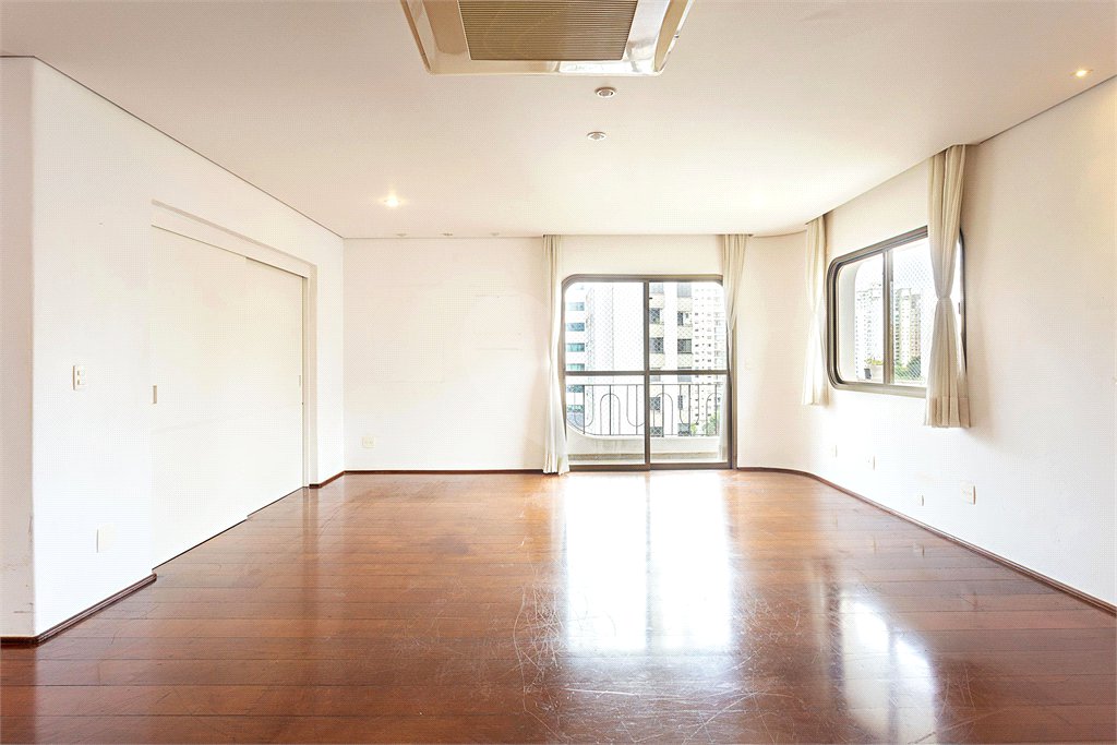 Apartamento à venda com 4 suítes em Campo Belo, São Paulo, SP