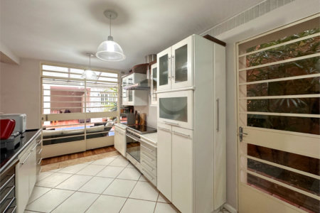 Casa à venda com 3 quartos, sendo 1 suíte,  no condomínio Barão do Triunfo, São Paulo - SP
