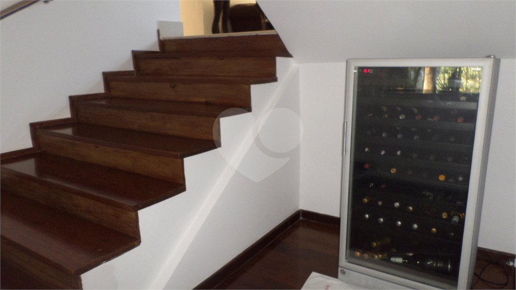 Sobrado à venda com 4 suítes em Recanto Impla, Carapicuíba, SP