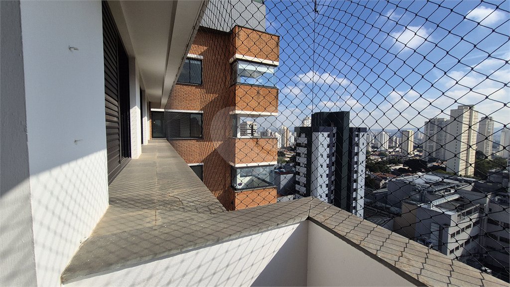 Apartamento à venda ou para alugar com 3 quartos, sendo 2 suítes, em Vila Romana, São Paulo, SP