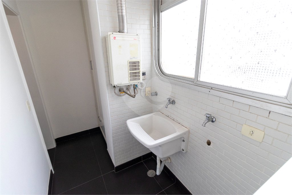 Apartamento à venda com 3 quartos, sendo 1 suíte, em Vila Sofia, São Paulo, SP