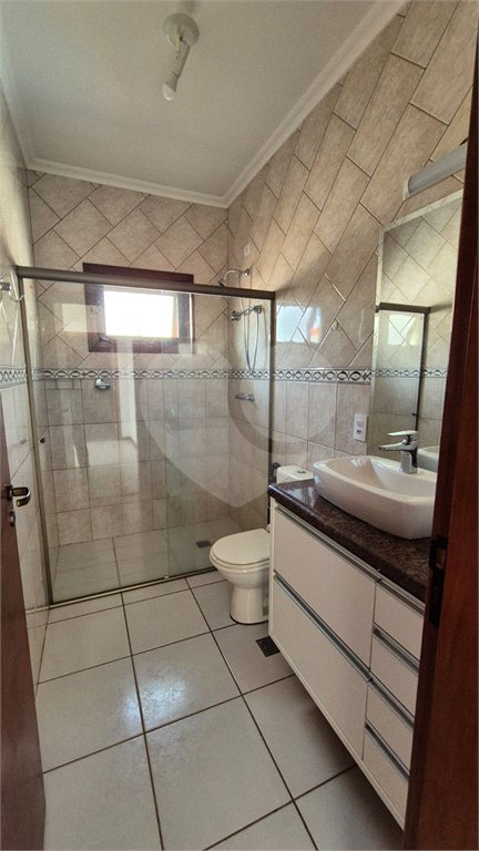 Casa à venda com 4 quartos, sendo 2 suítes, no condomínio Residencial Grape Village, Vinhedo - SP