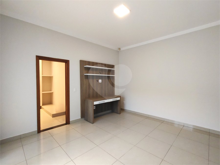 Sobrado à venda com 3 quartos, sendo 2 suítes, em Jardim Itália, Itapetininga, SP