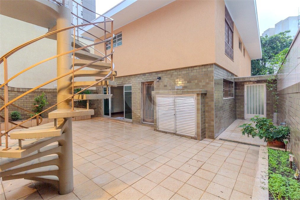 Casa à venda ou para alugar com 3 suítes em Sumaré, São Paulo, SP