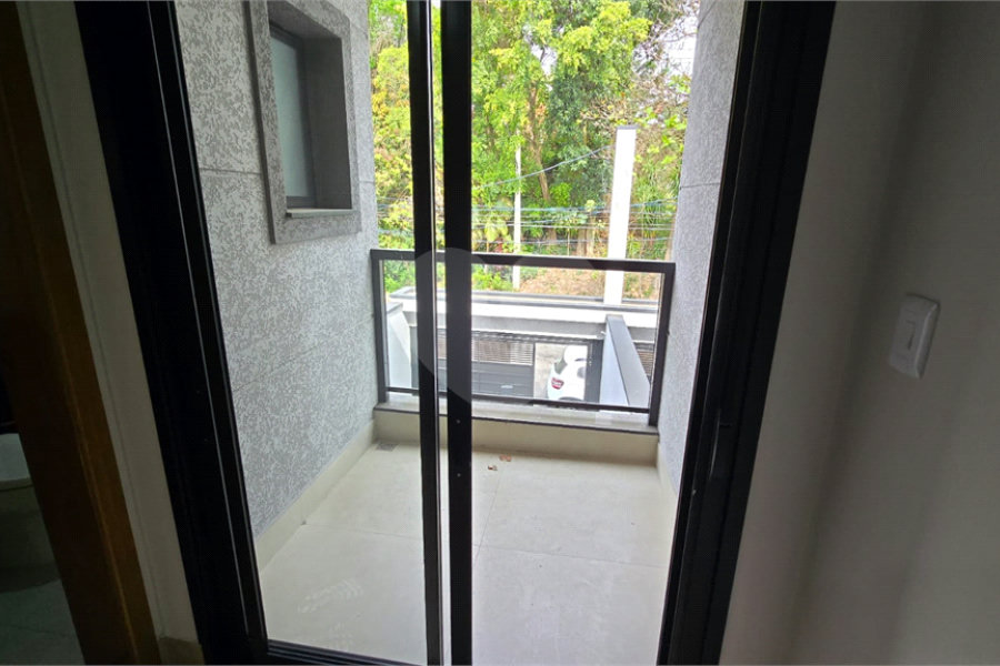 Sobrado à venda ou para alugar com 3 quartos, sendo 1 suíte,  em Parque Maria Domitila, São Paulo, SP