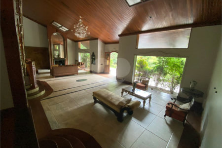 Casa à venda ou para alugar com 5 quartos, sendo 3 suítes,  em Fazenda Morumbi, São Paulo, SP