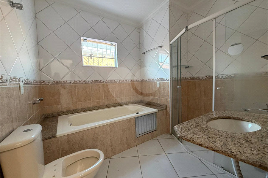Sobrado à venda com 3 quartos, sendo 1 suíte,  em Parque Vitória, São Paulo, SP