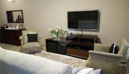 Sobrado à venda com 4 quartos em Horto, São Paulo, SP