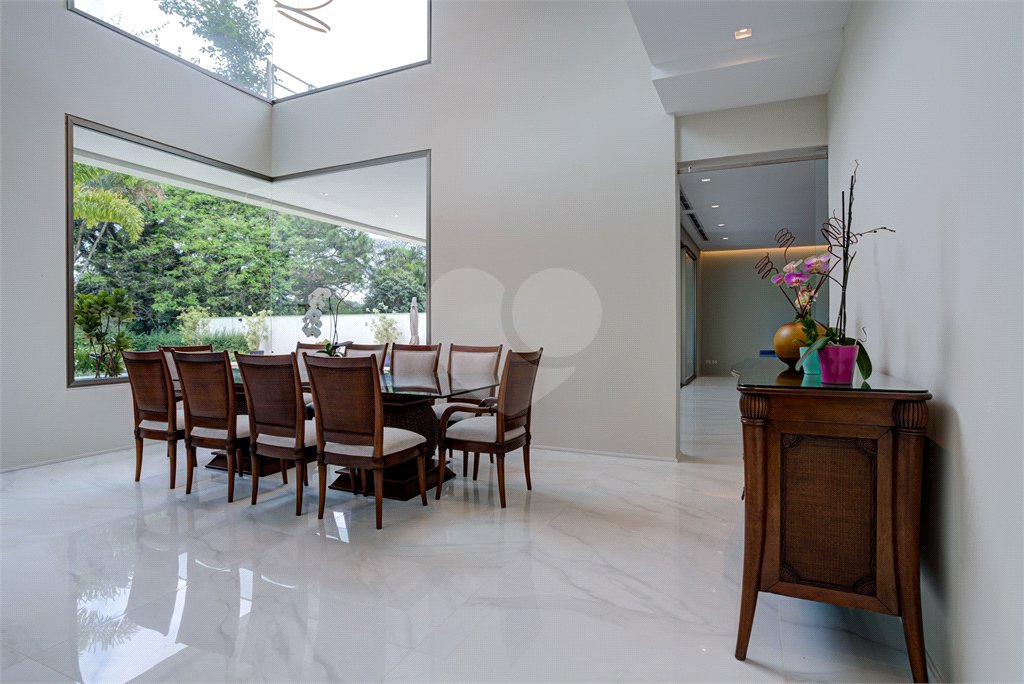 Casa à venda com 5 suítes em Jardim Cordeiro, São Paulo, SP