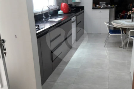Casa à venda com 3 quartos, sendo 2 suítes, em Sé, São Paulo, SP