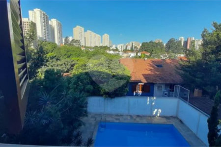 Casa à venda com 4 quartos, sendo 2 suítes, em MORUMBI, São Paulo, SP