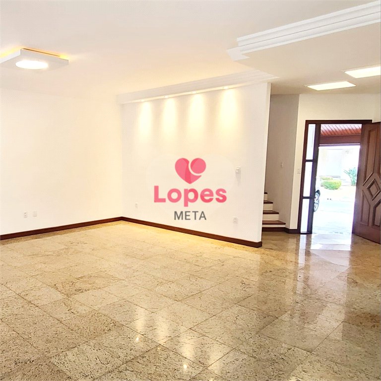 Casa à venda com 4 quartos, sendo 2 suítes, no condomínio Colinas, São José dos Campos - SP
