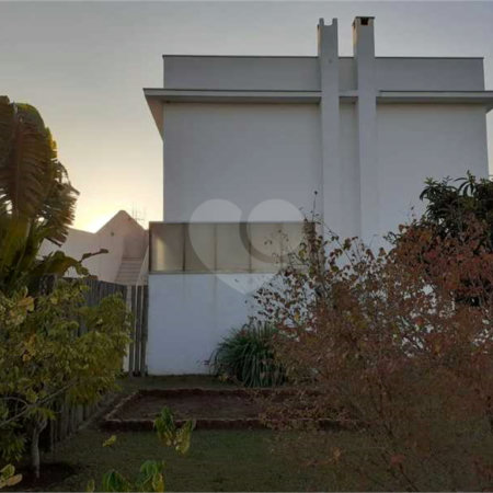 Casa à venda com 5 quartos, sendo 4 suítes, no condomínio Village Saint Charbel, Araçoiaba da Serra - SP