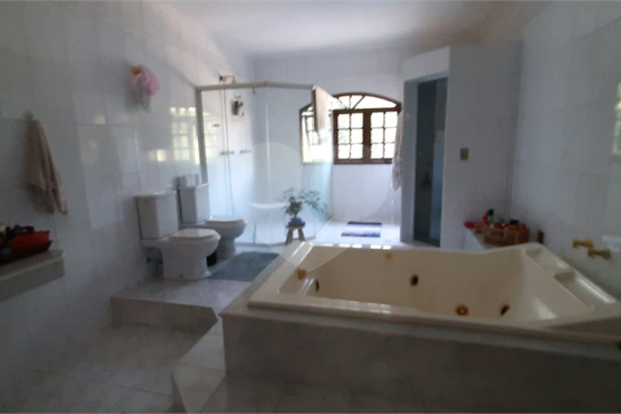 Casa à venda com 3 quartos, sendo 1 suíte, no condomínio Sausalito, Mairiporã - SP