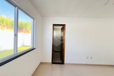 Casa à venda com 2 quartos, sendo 1 suíte, no condomínio Parque Guará, Rio de Janeiro - RJ