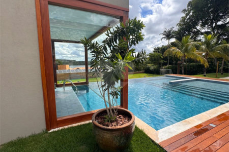 Casa à venda com 6 suítes no condomínio Vila Pinhal, Itirapina - SP
