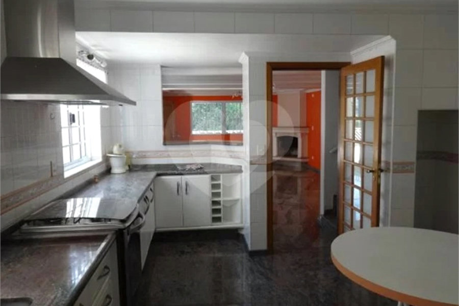 Casa à venda com 4 quartos, sendo 2 suítes, em Horto, São Paulo, SP