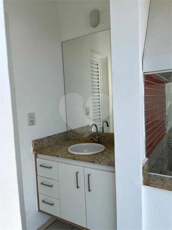 Casa para alugar com 3 suítes no condomínio Figueira Garden, Atibaia - SP