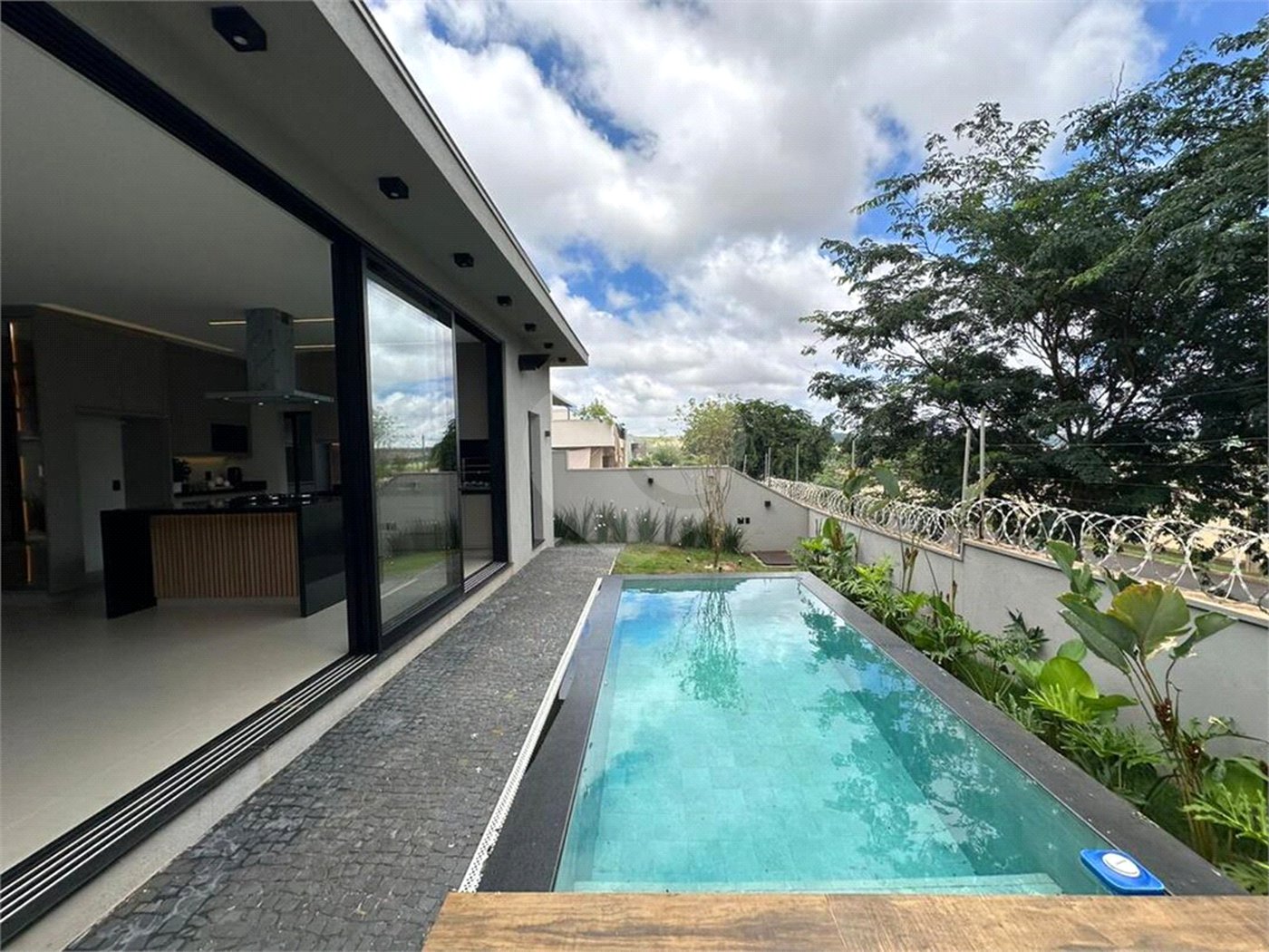Casa à venda com 4 suítes no condomínio Terras de Florença, Ribeirão Preto - SP