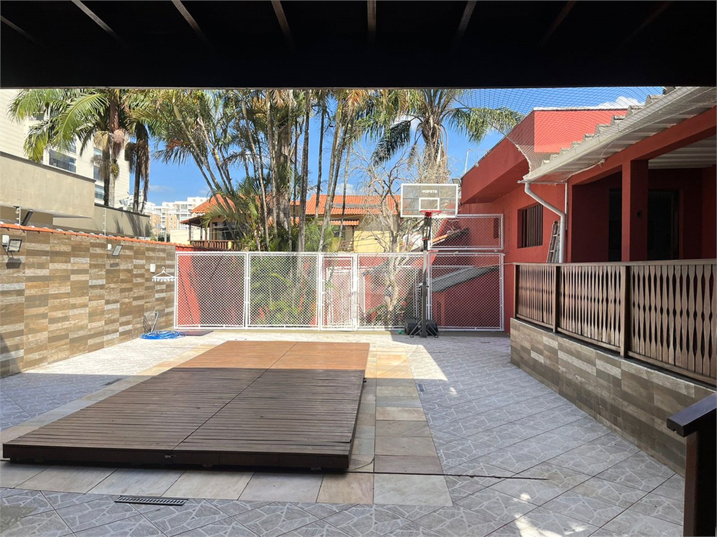 Casa Térrea à venda com 5 quartos, sendo 3 suítes,  em Vila Oliveira, Mogi das Cruzes, SP