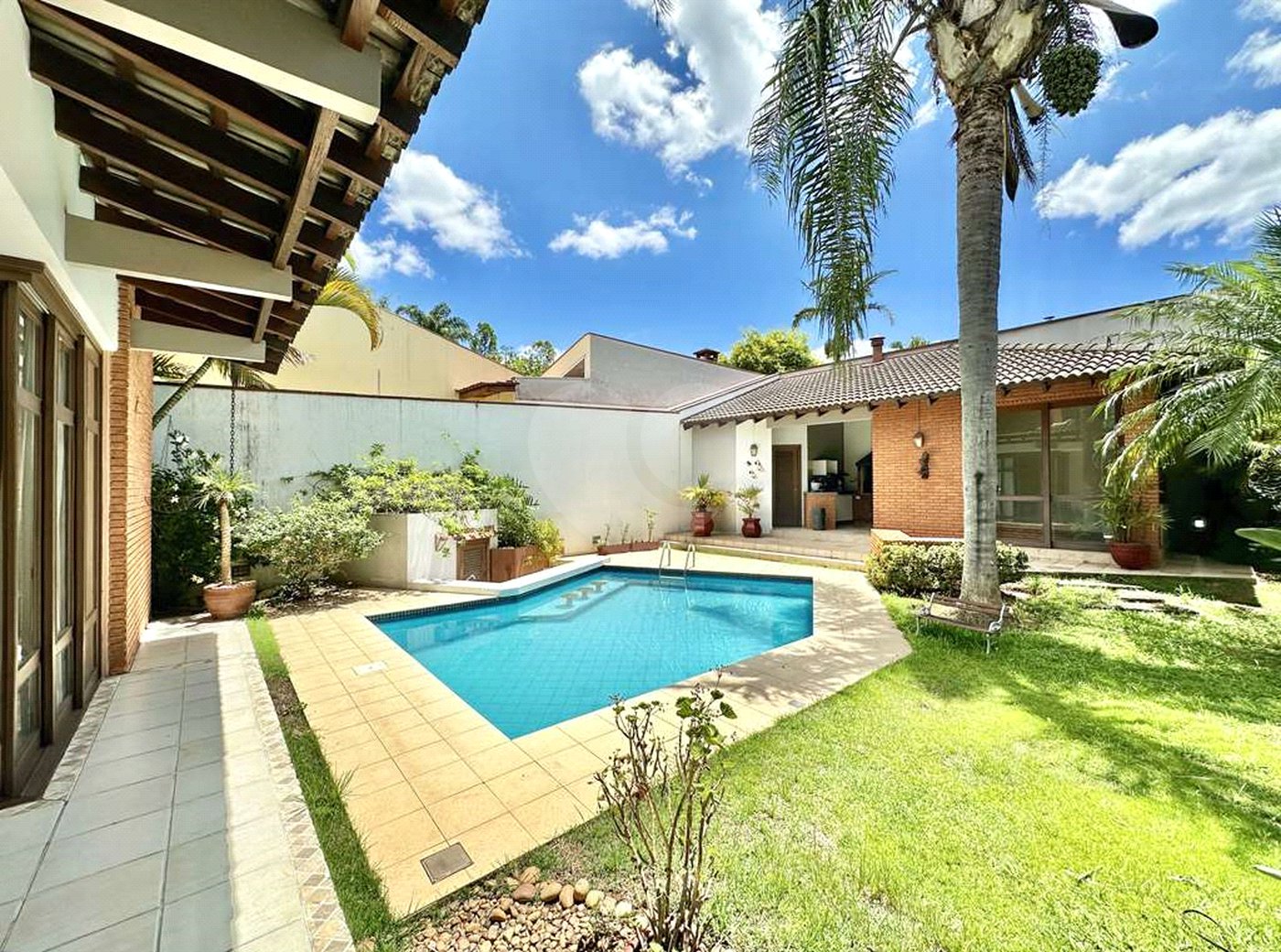 Casa à venda com 4 quartos, sendo 2 suítes,  no condomínio São Paulo Ii, Cotia - SP