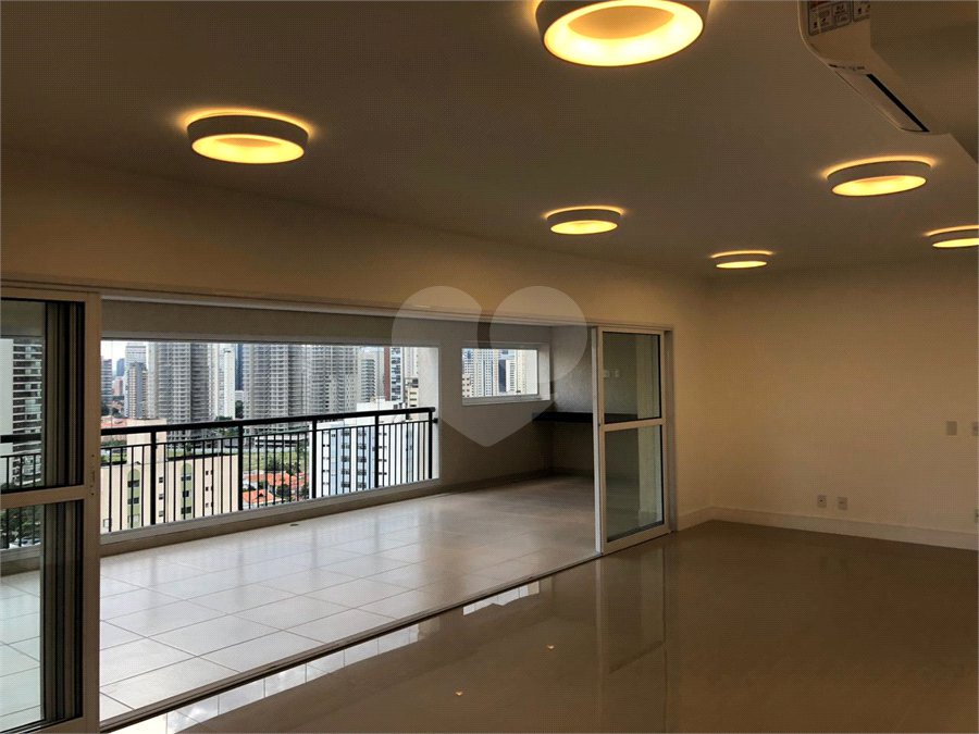 Apartamento à venda ou para alugar com 3 suítes em Santo Amaro, São Paulo, SP