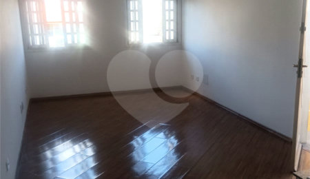 Sobrado à venda com 3 quartos, sendo 2 suítes,  em Parada Inglesa, São Paulo, SP
