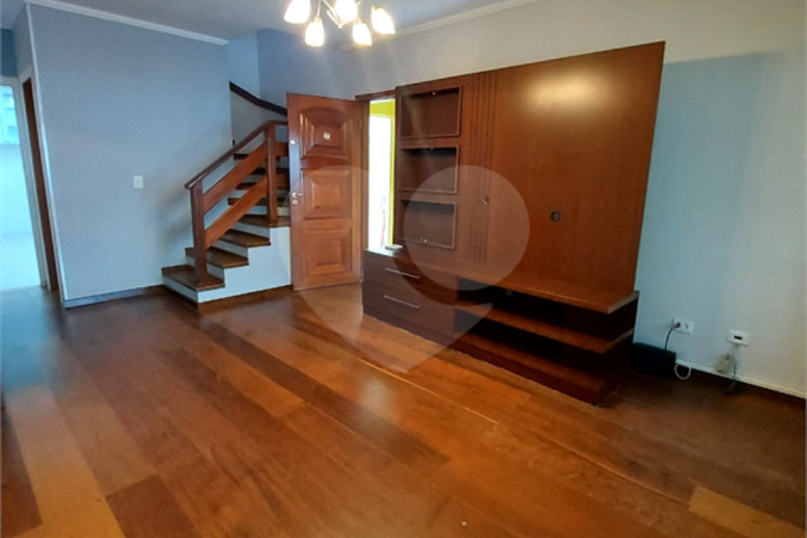 Sobrado à venda com 3 quartos, sendo 2 suítes, em Vila Romero, São Paulo, SP