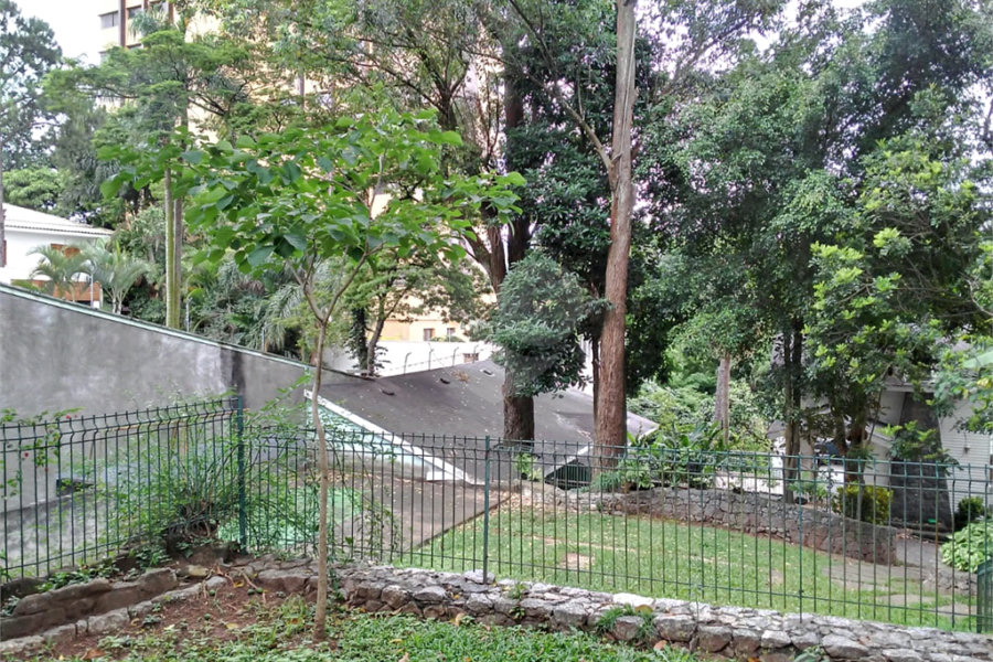 Sobrado à venda com 4 quartos, sendo 1 suíte, em Jardim Floresta, São Paulo, SP