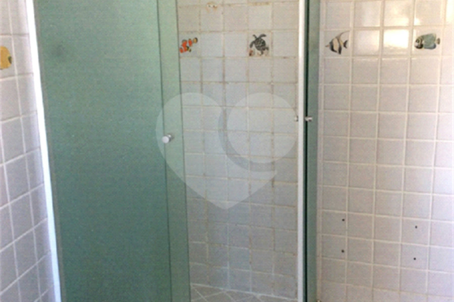 Casa à venda com 4 quartos, sendo 1 suíte, no condomínio Conselheiro Moreira de Barros, São Paulo - SP