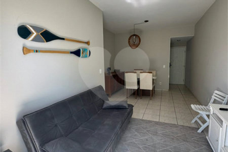 Apartamento à venda com 3 quartos, sendo 1 suíte, no Centro, Cabo Frio, RJ