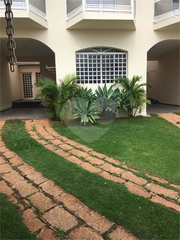 Sobrado à venda com 4 quartos, sendo 1 suíte, em Vila Rubens, Indaiatuba, SP