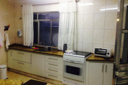 Casa à venda com 3 quartos, sendo 1 suíte,  no condomínio Praça Doutor José Augusto César,12, São Paulo - SP