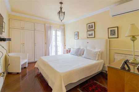Casa à venda com 4 quartos, sendo 3 suítes, em Vila Sônia, São Paulo, SP