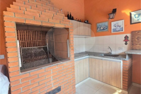 Casa à venda com 3 quartos, sendo 1 suíte, no condomínio Estância Marambaia, Vinhedo - SP