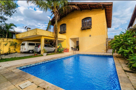 Casa à venda com 3 quartos, sendo 1 suíte, em Interlagos, São Paulo, SP