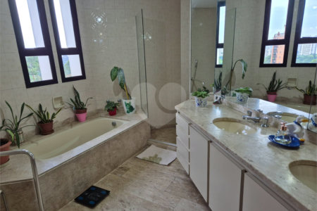 Apartamento à venda ou para alugar com 4 suítes em Alto da Boa Vista, São Paulo, SP