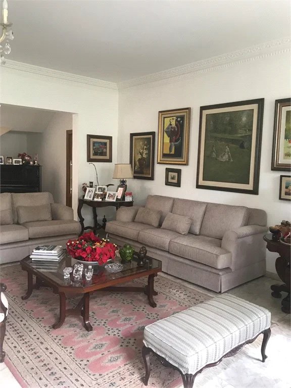 Casa à venda com 4 suítes em Jardim Leonor, São Paulo, SP