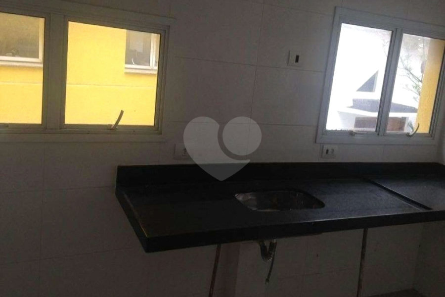Casa à venda com 2 quartos, sendo 1 suíte, no condomínio Residencial Vegas, São Paulo - SP