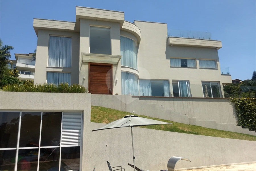 Casa à venda ou para alugar com 4 suítes no condomínio Suíça da Cantareira, Mairiporã - SP