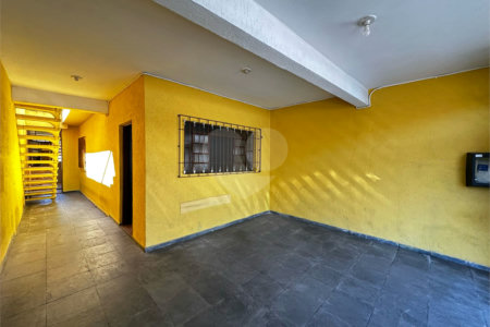 Sobrado à venda com 4 quartos, sendo 1 suíte, em Vila Amorim, Suzano, SP