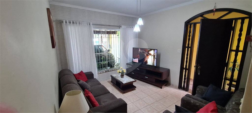 Casa à venda com 3 quartos, sendo 1 suíte,  em Vila Oliveira, Mogi das Cruzes, SP