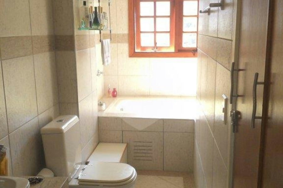 Casa à venda com 4 quartos, sendo 2 suítes,  em Horto, São Paulo, SP