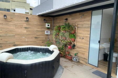 Cobertura à venda com 3 quartos, sendo 2 suítes,  em Mirandópolis, São Paulo, SP
