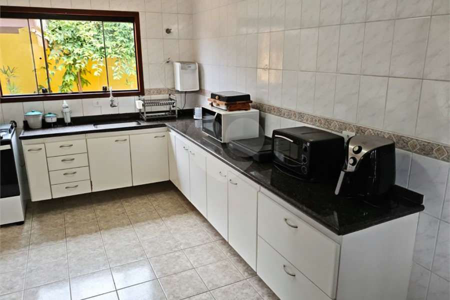 Casa à venda com 4 quartos, sendo 2 suítes,  em Country Residencial Felix, Bom Jesus dos Perdões, SP