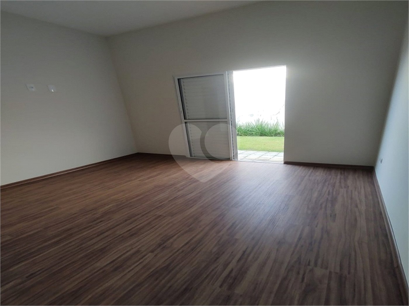 Casa à venda com 3 quartos, sendo 1 suíte,  no condomínio Atibaia Park 1, Atibaia - SP